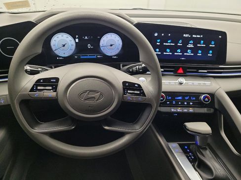 Used 2024 Hyundai Elantra SEL image 22