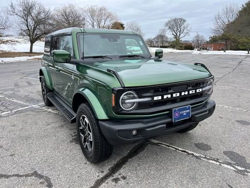 Used 2025 Ford Bronco Outer Banks image 2