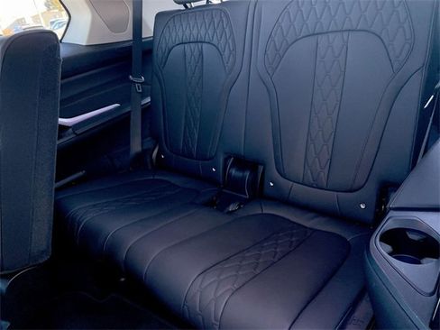 Used 2025 BMW X7 xDrive40i image 24