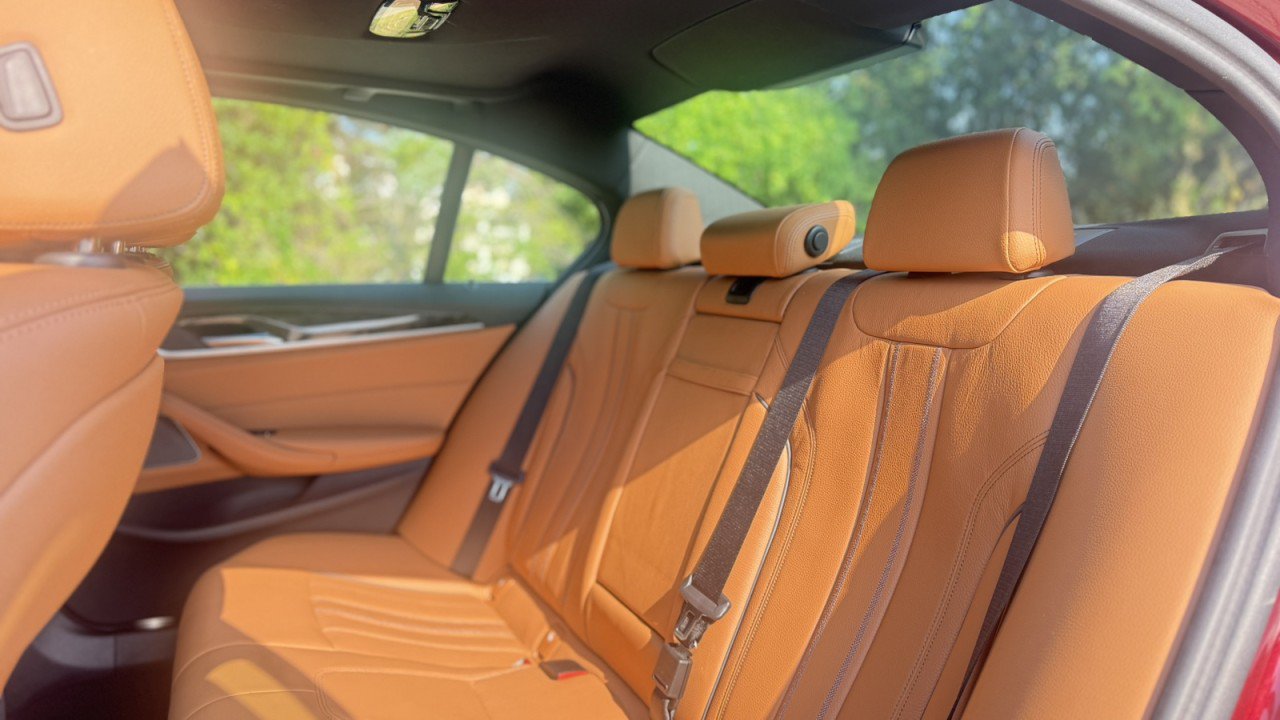 Used 2023 BMW 540i w/ Premium Package RWD image 14