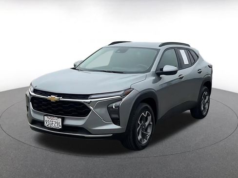 Used 2025 Chevrolet Trax LT image 7