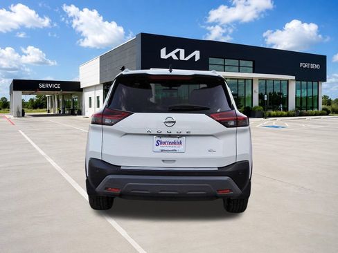 Used 2021 Nissan Rogue SL w/ Premium Package FWD image 6