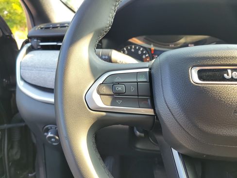 Used 2024 Jeep Compass Latitude AWD/4WD image 22