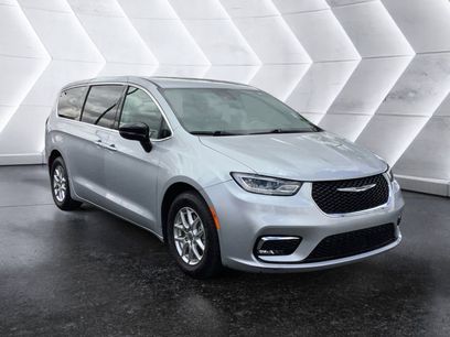 Used 2024 Chrysler Pacifica Touring-L