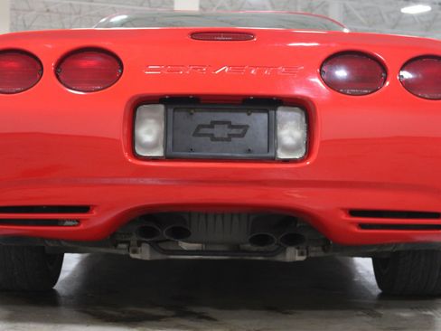 Used 1998 Chevrolet Corvette Coupe w/ Roof Pkg RWD image 32