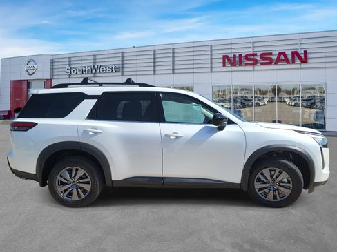 New 2026 Nissan Pathfinder SV FWD image 4
