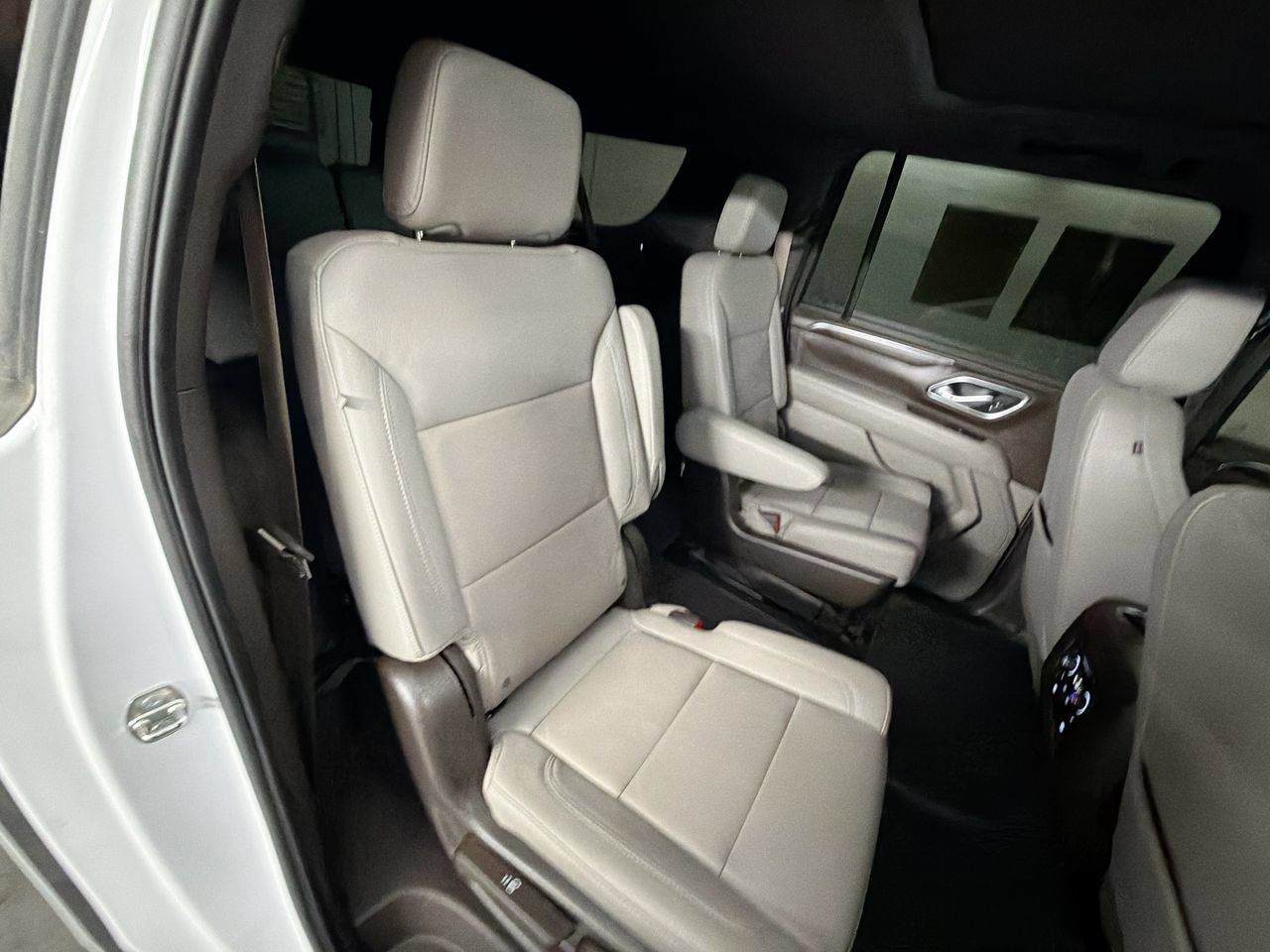 Certified 2024 Chevrolet Suburban Z71 w/ Luxury Package AWD/4WD image 28