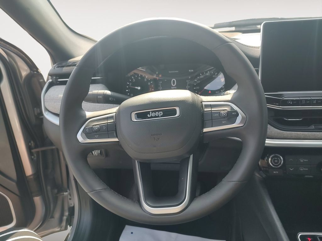 Used 2024 Jeep Compass Latitude AWD/4WD image 12