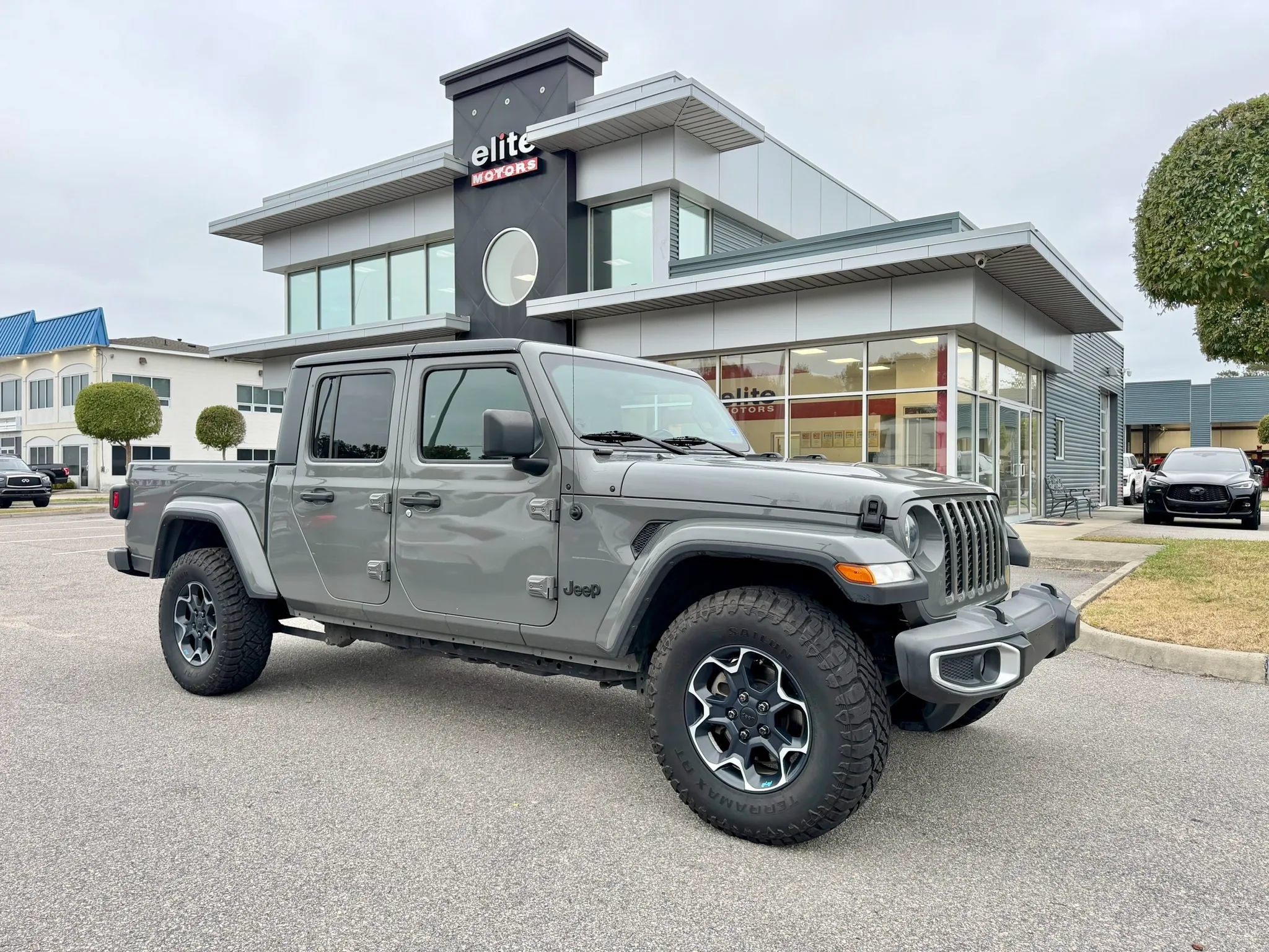 Used 2023 Jeep Gladiator Sport AWD/4WD image 1