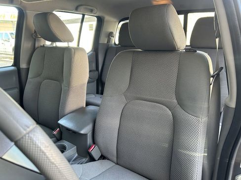 Used 2018 Nissan Frontier SV image 7