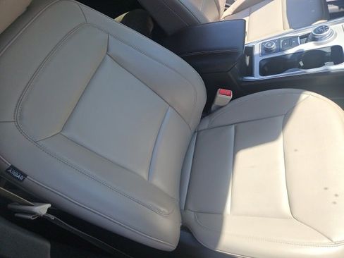 Used 2024 Ford Explorer XLT w/ Equipment Group 202A image 21