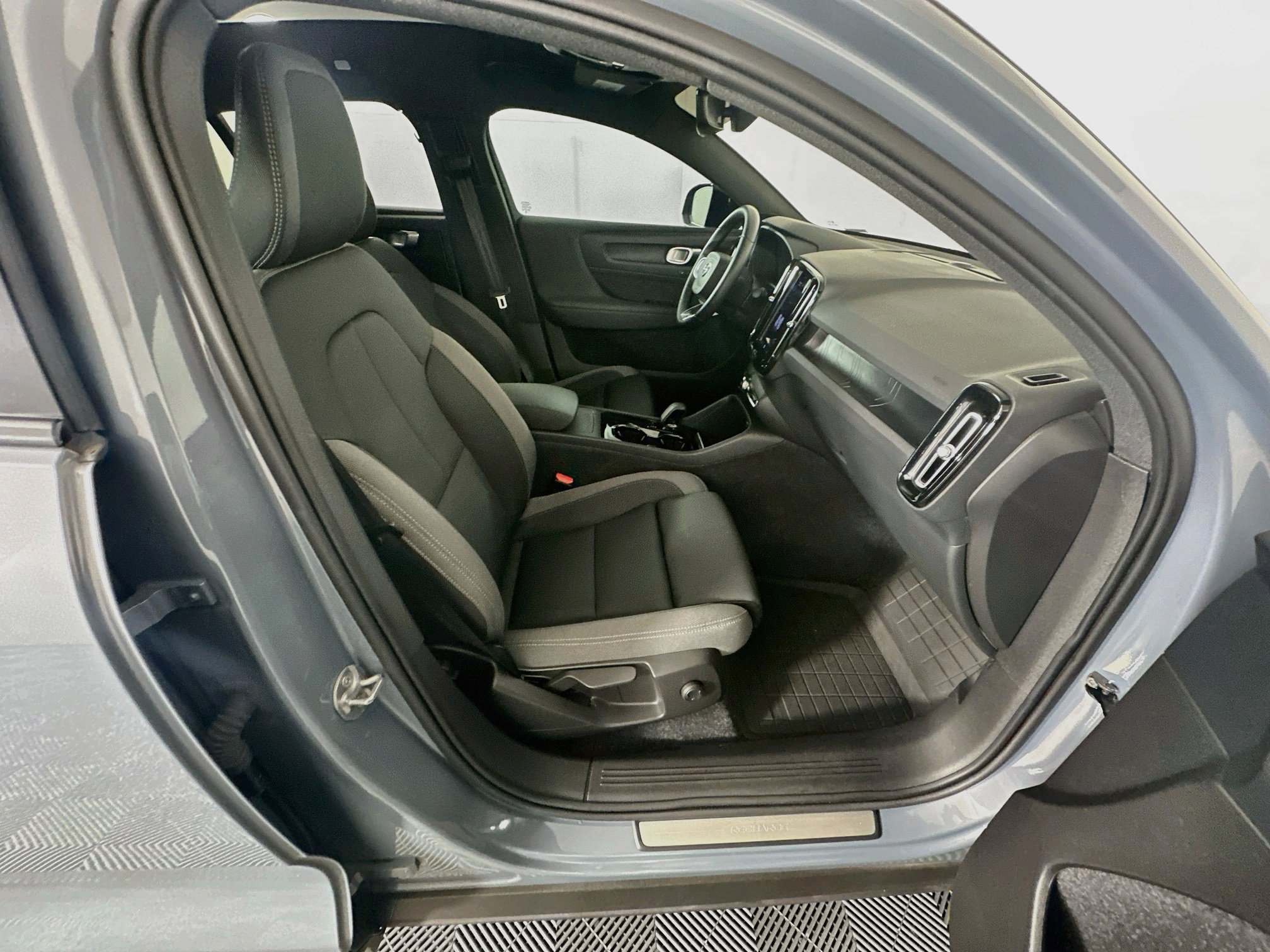Used 2023 Volvo C40 Recharge Core w/ Protection Package Premier AWD/4WD image 30
