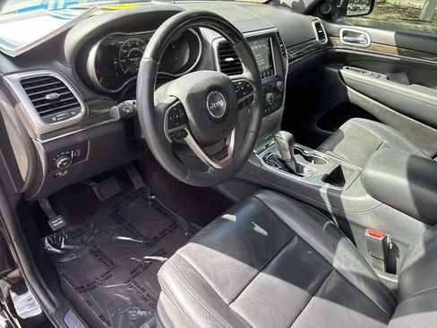 Used 2018 Jeep Grand Cherokee Overland RWD image 21