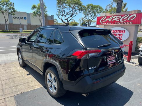Used 2021 Toyota RAV4 XLE FWD image 6