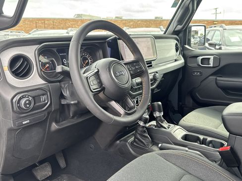 Used 2024 Jeep Gladiator Sport AWD/4WD image 24