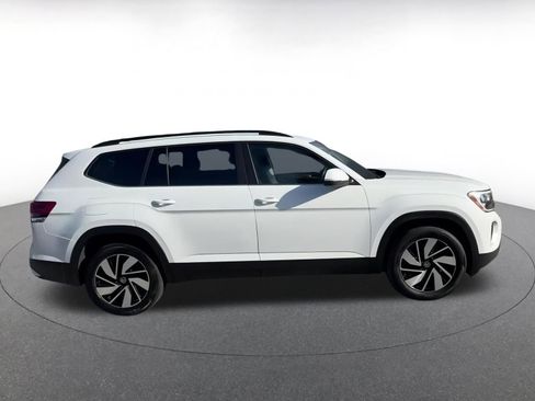 Used 2025 Volkswagen Atlas SE image 16