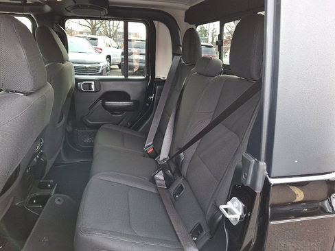 Used 2022 Jeep Gladiator Sport image 10