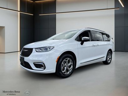 Used 2023 Chrysler Pacifica Limited