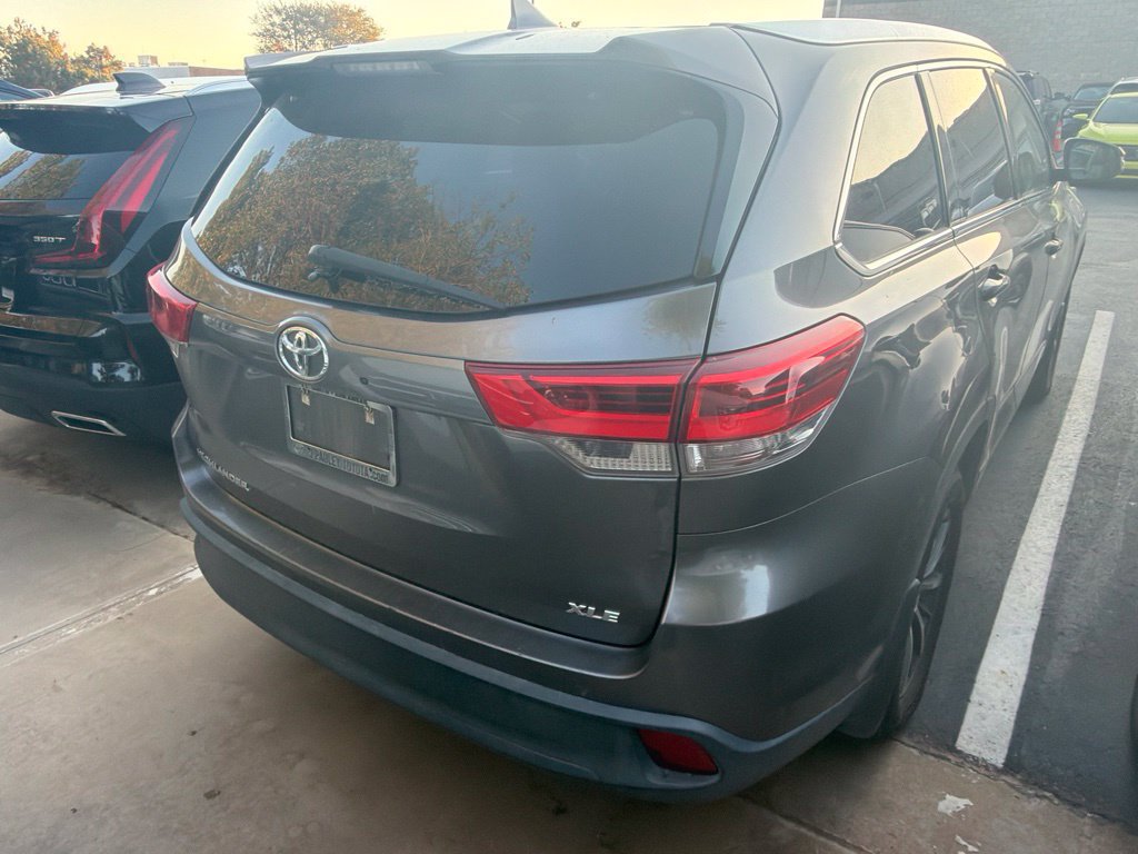 Used 2018 Toyota Highlander XLE FWD image 5