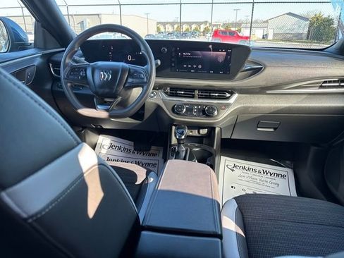 Used 2024 Buick Envista Preferred image 10