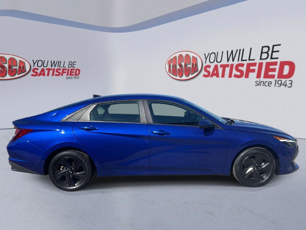 Used 2023 Hyundai Elantra SEL w/ Cargo Package FWD image 5