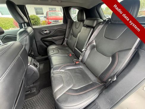 Used 2020 Jeep Cherokee Trailhawk AWD/4WD image 34