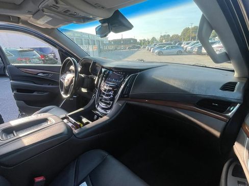 Used 2016 Cadillac Escalade Premium AWD/4WD image 19