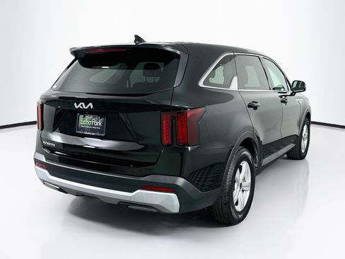 Used 2026 Kia Sorento LX FWD image 9