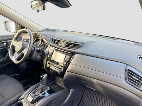 Used 2020 Nissan Rogue SV image 29