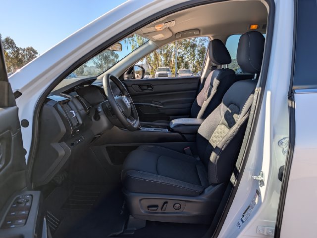 Used 2026 Nissan Pathfinder SV FWD image 12