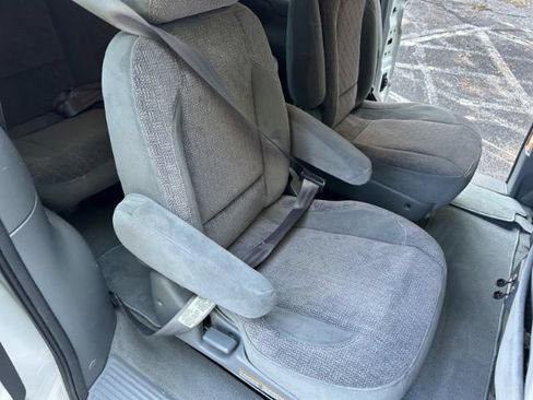 Used 2001 Nissan Quest SE FWD image 25