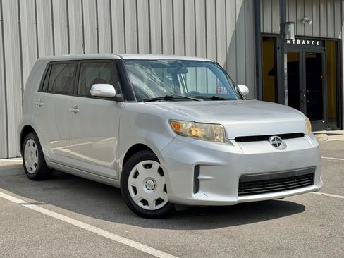 Used 2012 Scion xB FWD image 3