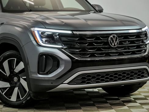 Certified 2025 Volkswagen Atlas Cross Sport SE FWD image 2