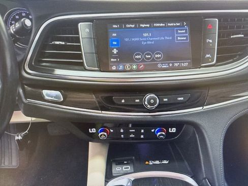 Used 2023 Buick Enclave Essence image 4