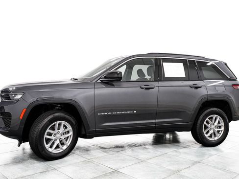 Used 2025 Jeep Grand Cherokee 4WD image 4