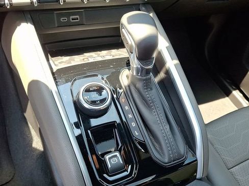 Used 2026 Chevrolet Colorado ZR2 w/ Technology Package AWD/4WD image 11