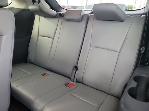 Used 2020 Toyota Highlander Limited FWD image 14