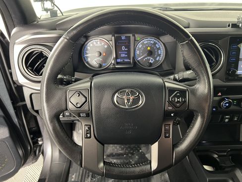 Used 2018 Toyota Tacoma TRD Off-Road image 23