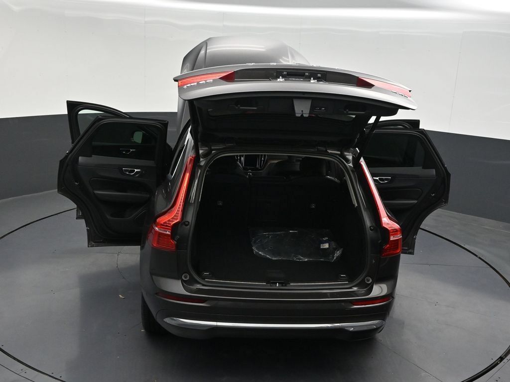 Certified 2023 Volvo XC60 B5 Plus AWD/4WD image 36