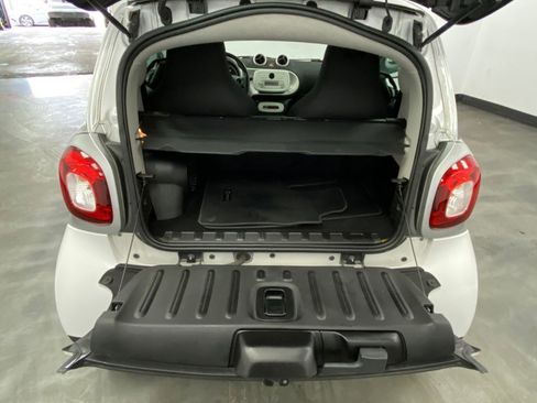 Used 2016 smart fortwo passion image 32
