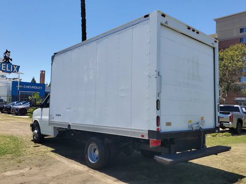 Used 2015 Chevrolet Express 3500 Extended w/ Chrome Appearance Package RWD image 5