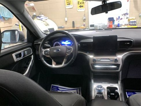 Used 2020 Ford Explorer XLT w/ Comfort Package image 15