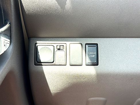 Used 2010 Nissan Frontier LE w/ LE Value Truck Pkg RWD image 37