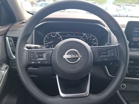 Used 2023 Nissan Rogue S image 15