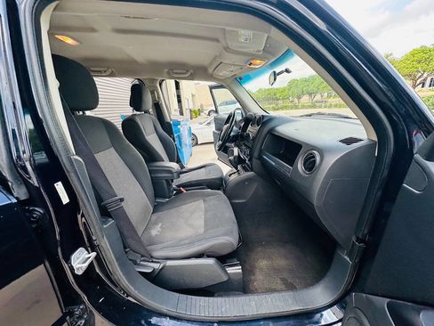 Used 2011 Jeep Patriot Latitude AWD/4WD image 21