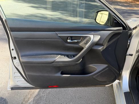 Used 2018 Nissan Altima 2.5 SL FWD image 28