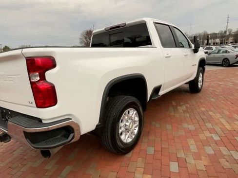 Used 2021 Chevrolet Silverado 2500 LT w/ Convenience Package image 9