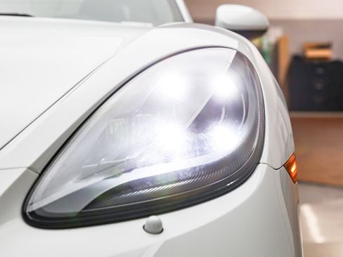 Used 2025 Porsche 718 Cayman image 11