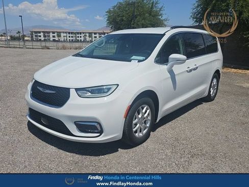 Used 2022 Chrysler Pacifica Touring-L FWD image 1
