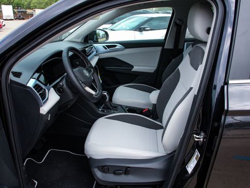 New 2026 Volkswagen Taos SE FWD image 10